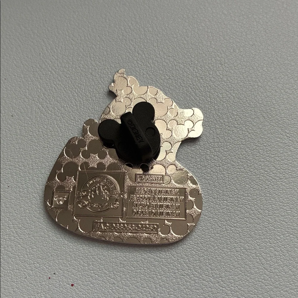 2025 Disney duck pin - Picture 2 of 2